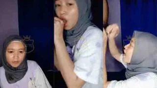 Bokep jilbab cokelat show nyepong kontol