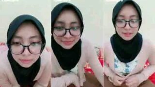 bokep indo 3gp online jilbab hitam nakal